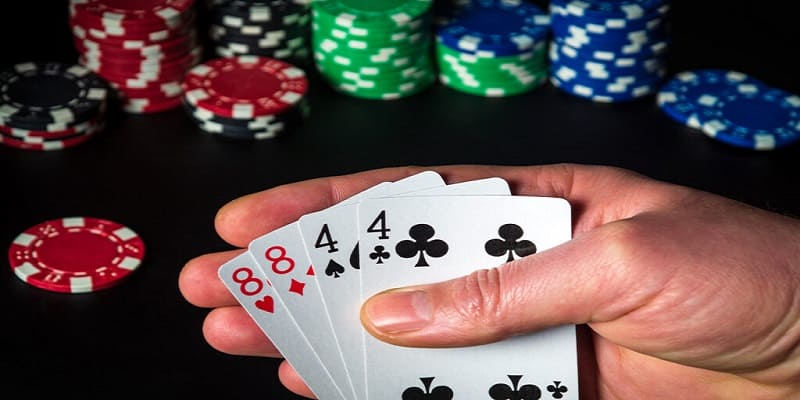 Cách chia bài poker là trò chơi bài hấp dẫn